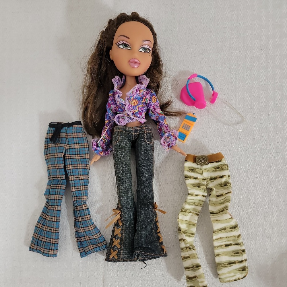 Bratz Yasmin Style It Doll 2001 MGA NO FEET SHOES Extra Clothes Accessories Lot